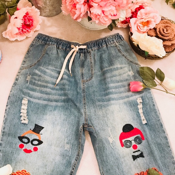 NWOT Very Cute baggy fitting thin Jean pants - Picture 2 of 8